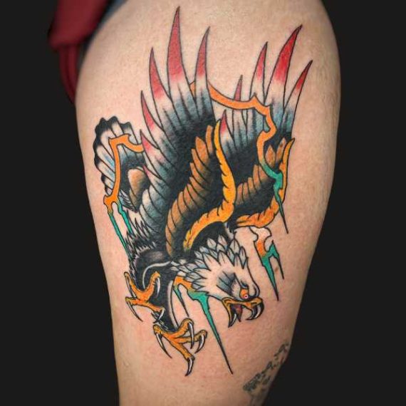 Tatuaje Neotradicional tatuaje neotradicional en Zaragoza águila barbarroja tattoo