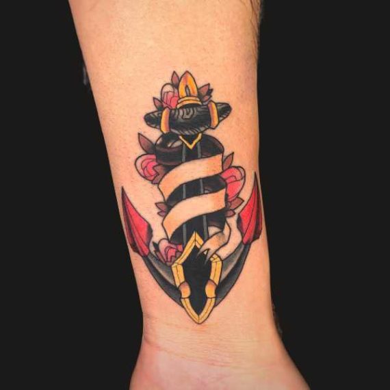 Tatuaje Neotradicional tatuaje neotradicional en Zaragoza ancla barbarroja tattoo