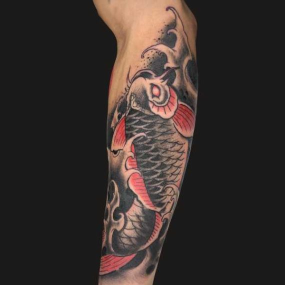 Tatuaje Neotradicional tatuaje neotradicional en Zaragoza carpa blanco y negro barbarroja tattoo