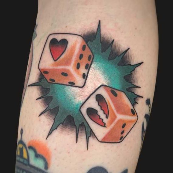 Tatuaje Neotradicional tatuaje neotradicional dados amor barbarroja tattoo.jpg