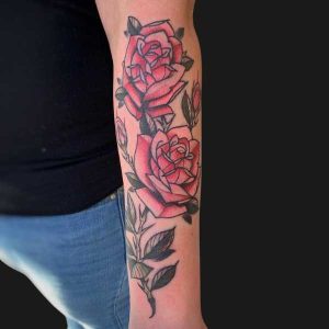 tatuaje neotradicional en Zaragoza flores rosas barbarroja tattoo.jpg