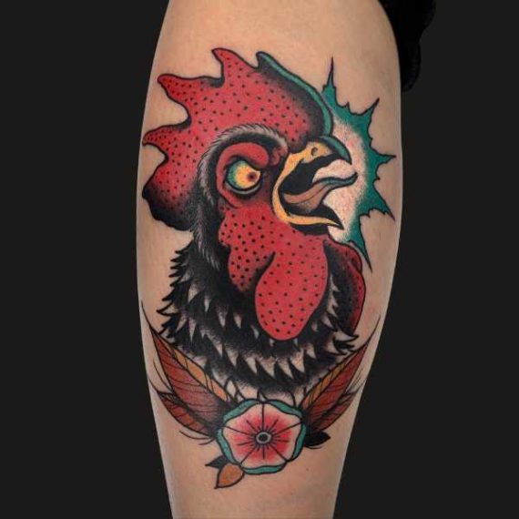 Tatuaje Neotradicional tatuaje neotradicional en Zaragoza gallo barbarroja tattoo
