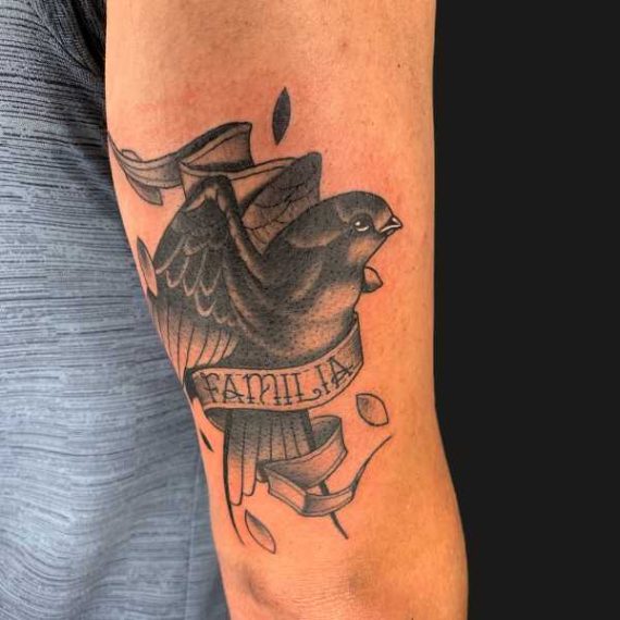 Tatuaje Neotradicional tatuaje neotradicional en Zaragoza gorrión barbarroja tattoo