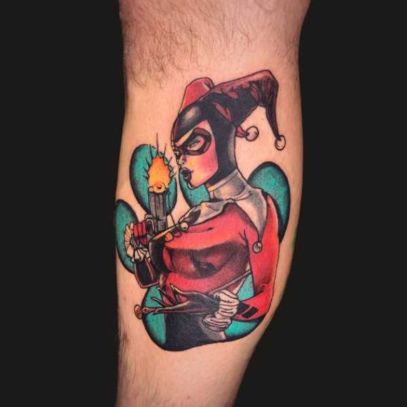 Tatuaje Neotradicional tatuaje neotradicional en Zaragoza joker barbarroja tattoo