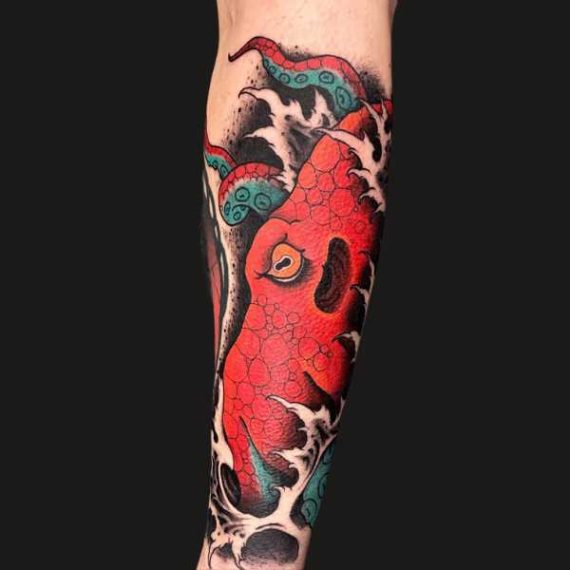 Tatuaje Neotradicional tatuaje neotradicional en Zaragoza marinero pulpo barbarroja tattoo