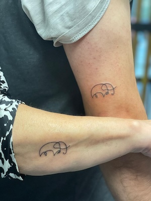 Tatuajes minimalistas en Zaragoza Tatuaje minimalista elefante zaragoza barbarroja tattoo