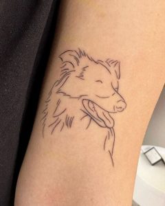 Tatuajes minimalistas en Zaragoza Tatuaje minimalista perro Barbarroja Tattoo