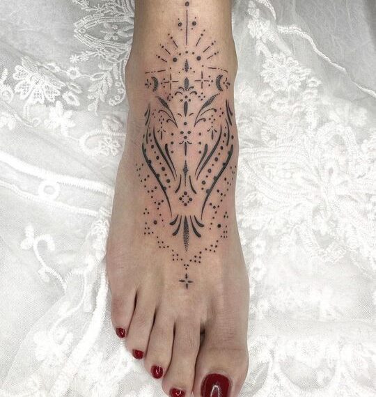 Tatuaje ornamental pie Barbarroja Tattoo