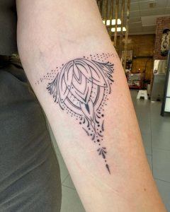 tatuaje ornamental brazo en Zaragoza 2