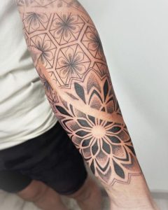 tatuaje ornamental brazo en Zaragoza 3