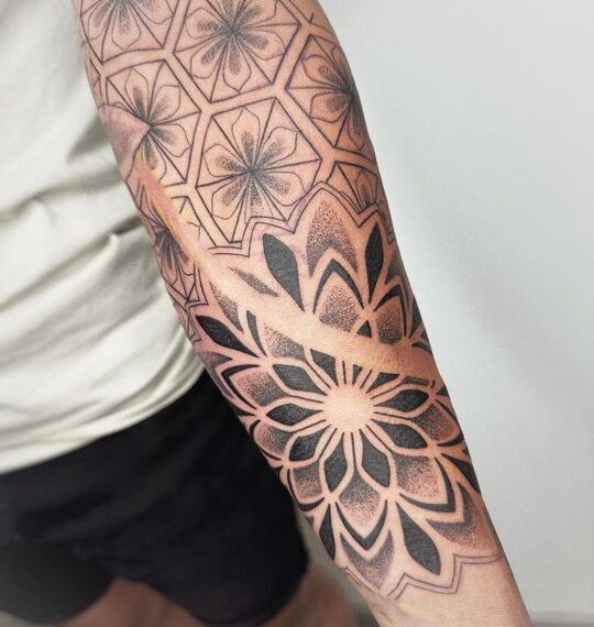 tatuaje ornamental brazo en Zaragoza 3