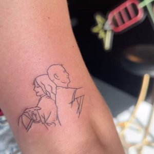 tatuajes pequeños en zaragoza pareja y perro línea fina
