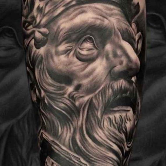 Tatuaje realista en Zaragoza griego