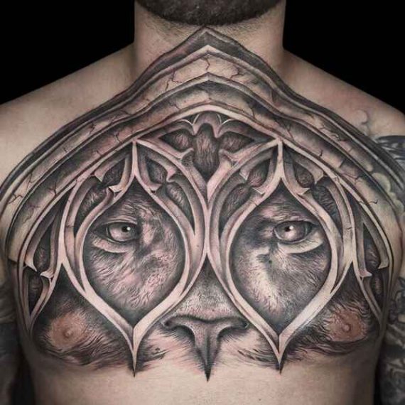 Tatuaje realista en Zaragoza león gótico