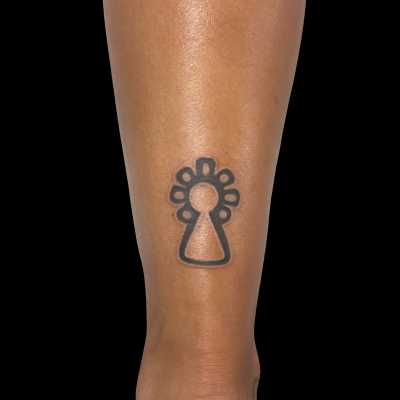 Tatuajes de la Virgen del Pilar Tatuajes de la Virgen del Pilar - Estudio de tatuajes en Zaragoza Barbarroja 1
