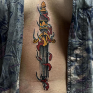 tatuaje tradicional daga