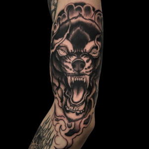 tatuajes en el brazo en zaragoza lobo