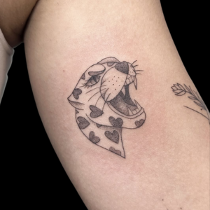 tatuajes en el brazo en zaragoza minimalista pantera