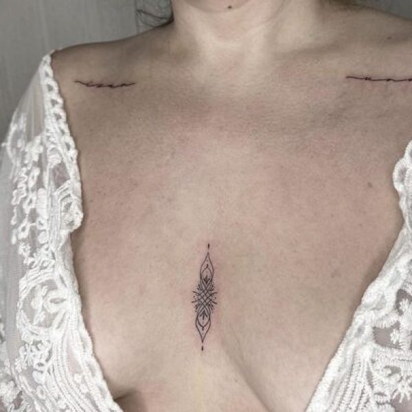 tatuaje ornamental pecho en Zaragoza